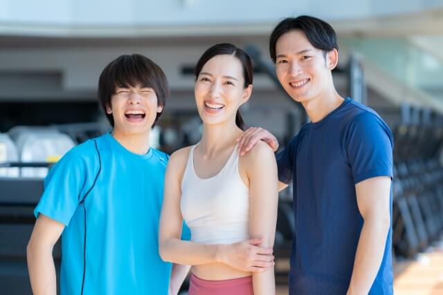 笑顔の男女 | 大阪市東成区の接骨院 | まつい接骨院